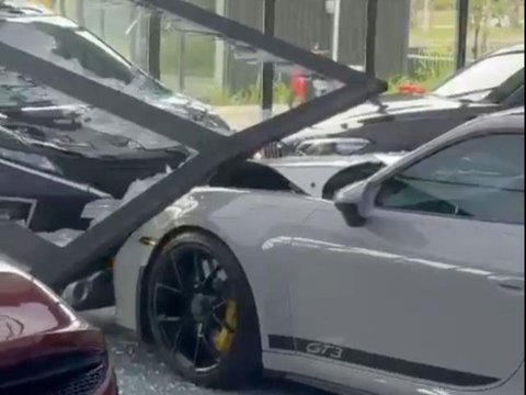 Kata Polisi soal Identitas Mobil Xpander yang Tabrak Porsche Rp8,9 M di Showroom Mewah PIK