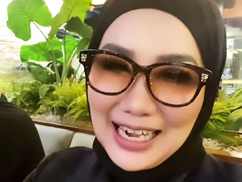 Potret Reza Artamevia Tampil Berhijab Bikin Pangling, Minta Didoakan Agar Istiqomah