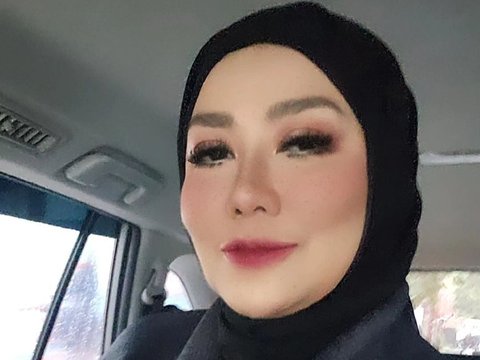 Potret Reza Artamevia Tampil Berhijab Bikin Pangling, Minta Didoakan Agar Istiqomah