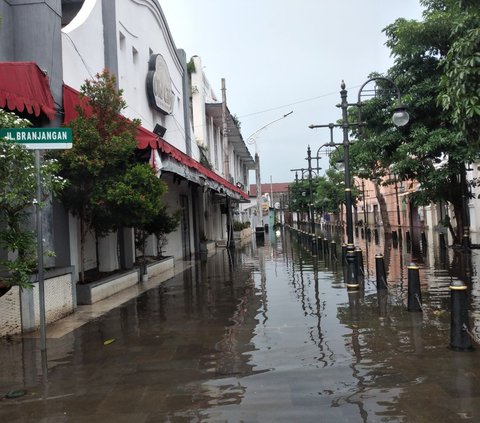 Menengok Kondisi Kota Lama Semarang Terendam Banjir Imbas Limpasan Air Sungai