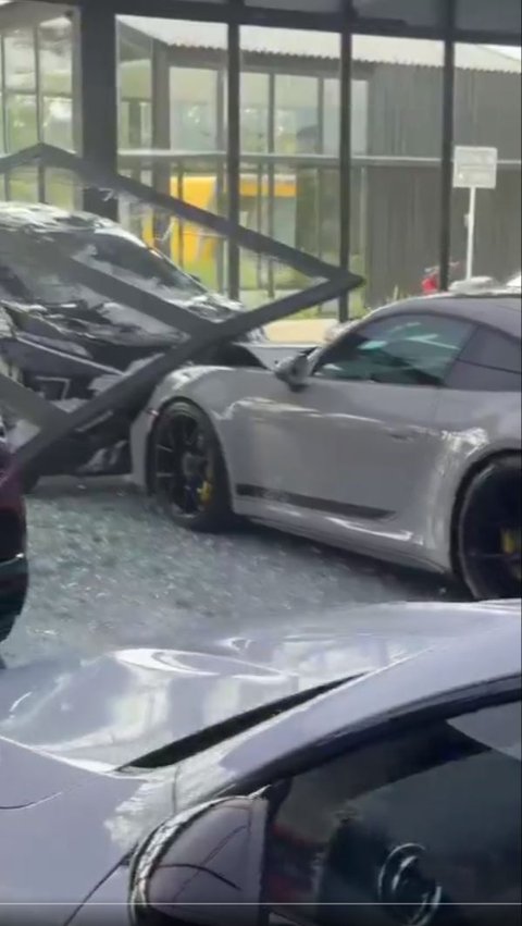 Respons Ivan’s Motor soal Tragedi Xpander Tabrak Porsche Senilai Rp8,9 M di Showroom Mewah PIK