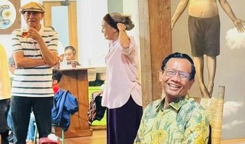 Namun Mahfud mengaku tidak perlu pengacara terlalu banyak untuk diboyong menangani sengketa Pilpres nanti.