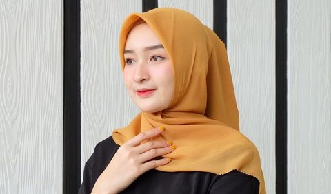 4. Hijab Kuning: Keceriaan yang Cerah