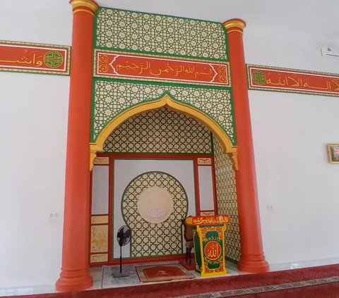 Masjid ini baru diresmikan pada bulan Mei 2023 lalu. Pendanaannya disebut berasal dari Hj Nuraeni<br>yang merupakan warga asli Kampung Empang. Konon, nama Nanik Mursini merupakan sahabat dari<br>sang pendiri.