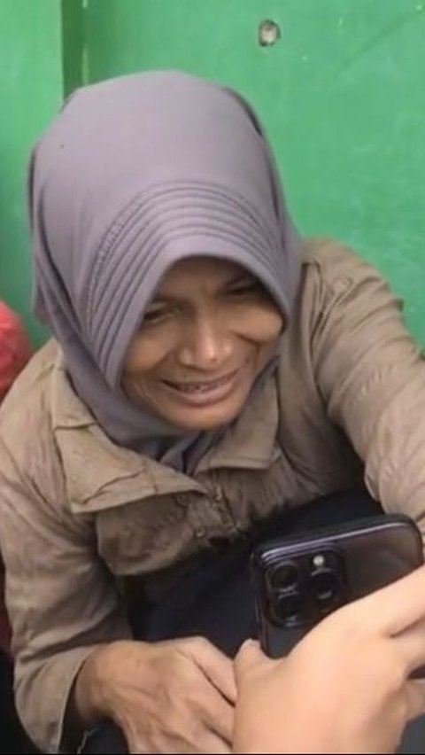 <b>Lost Contact Selama 7 Tahun, Momen Ibu Pasien ODGJ Telfon Anaknya Ini Bikin Haru</b><br>