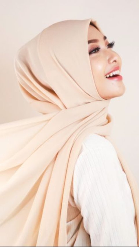 Nggak Perlu Ribet, Yuk Ikuti 5 Tutorial Hijab Pashmina yang Trendy Ini!
