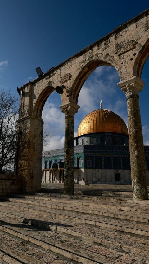Pasukan Israel Serang Umat Muslim di Masjid Al-Aqsa