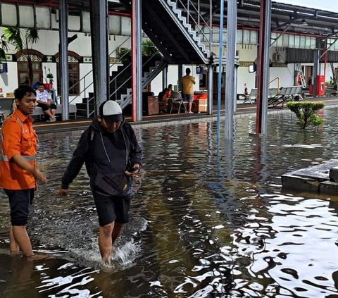 Banjir Surut, Stasiun Semarang Tawang Kembali Beroperasi