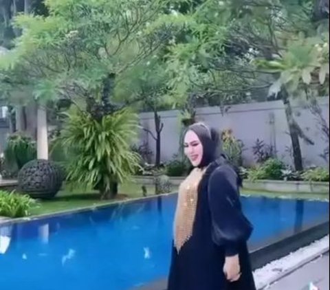 Occupying a House Worth 35 Billion Rupiah! 10 Photos of the Backyard of Skincare Boss Mira Hayati Resembles Syahrini's