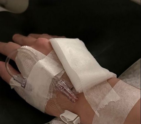 Sandra Dewi Undergoes Hemorrhoid Surgery, Netizens Relieved as They Share the Same Affliction as Wealthy Artists