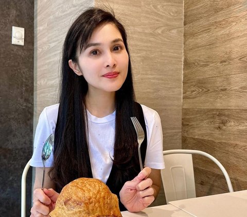 Sandra Dewi Undergoes Hemorrhoid Surgery, Netizens Relieved as They Share the Same Affliction as Wealthy Artists