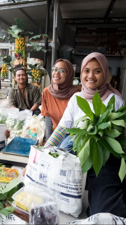 Sekelompok Pemuda di Bandung Ciptakan Cara Healing Unik, Sulap Lahan Jadi Kebun Pangan