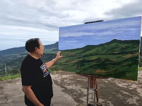 Momen SBY Santai Melukis Pemandangan Langsung di Atas Bukit, Hasil Lukisan Banjir Pujian