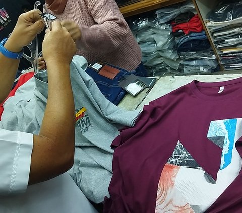 Minister Zulhas Surprised by Expensive Shopping in Tanah Abang, Wholesale T-shirt Price Rp100 Thousand