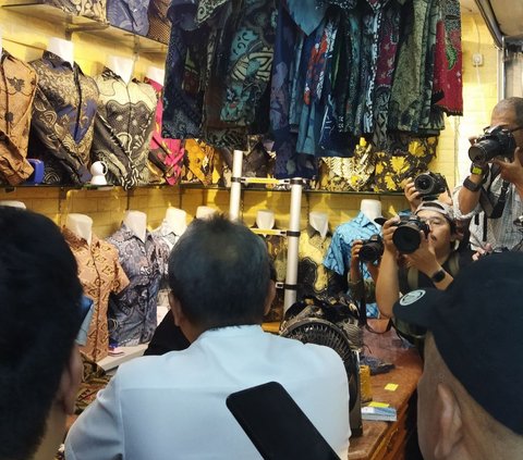 Minister Zulhas Surprised by Expensive Shopping in Tanah Abang, Wholesale T-shirt Price Rp100 Thousand