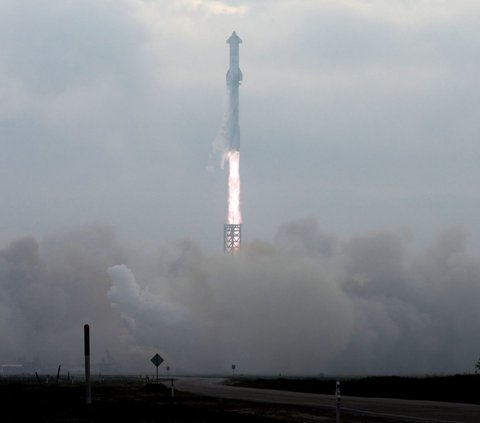 FOTO: Momen Peluncuran Roket Raksasa Starship Milik Elon Musk: Sukses Capai Orbit, tapi Hancur Saat Kembali ke Bumi