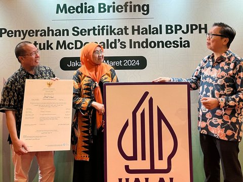 McD Indonesia Becomes the First Restaurant to Obtain the Halal Certificate Throughout the BPJPH Ministry of Religious Affairs