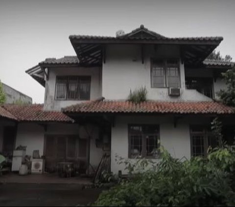 Portrait of Abandoned Luxury House of Mr. Usman, a Bankrupt Billionaire Living Alone