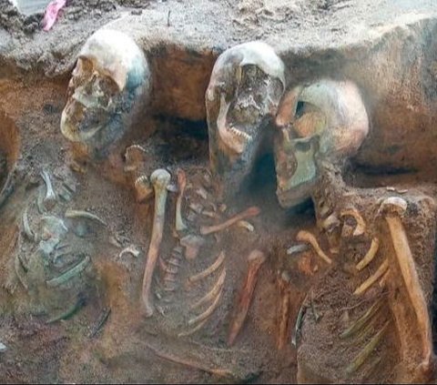 Arkeolog asal Jerman melakukan penggalian di kota Nuremberg, Jerman setelah mendapat laporan adanya pemakaman massal di bawah lahan yang akan digunakan untuk pembangunan rumah jompo baru.