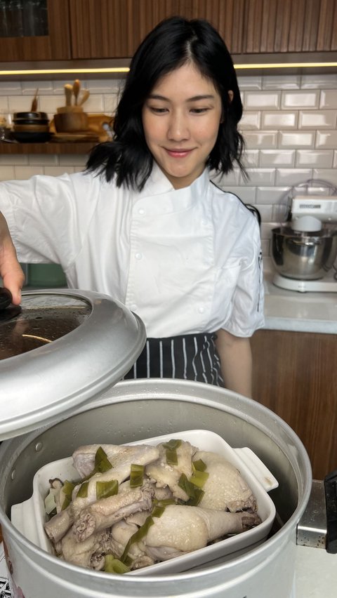 Chef Olivia Tommy Bagikan Resep Ayam Kukus Jahe Lezat, Cocok Buat Bukber Nih!