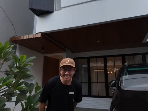 Hasil dari Jualan Seblak, Intip Potret Rumah Baru Rafael Tan yang Tampak Mewah!