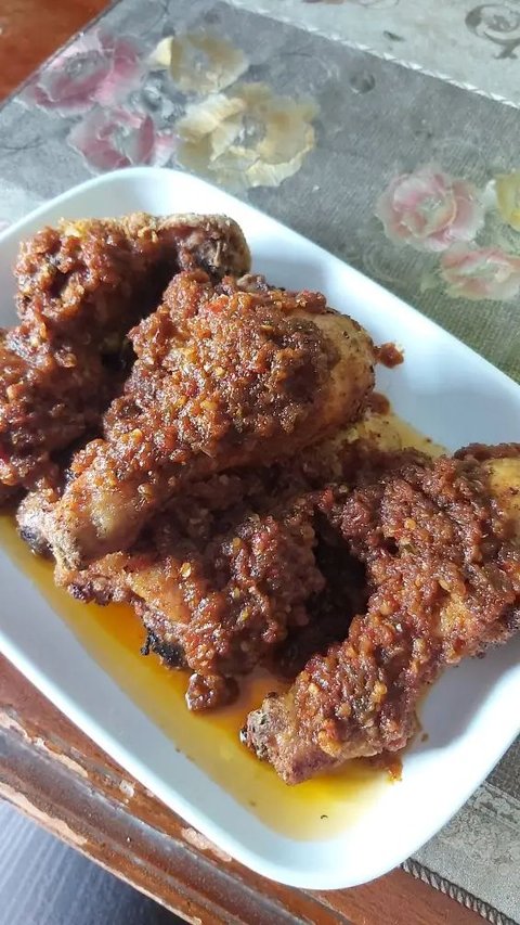 <b>9. Ayam Chilli Padi</b>