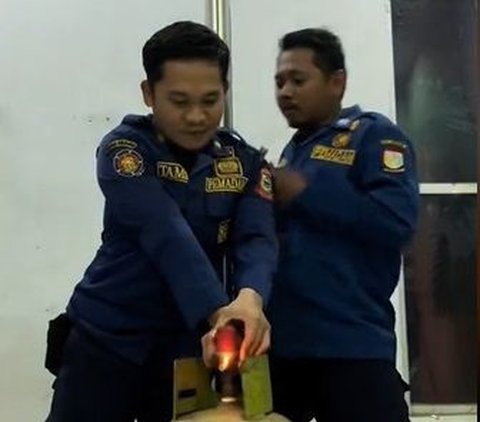 Bikin Ngakak, Petugas Damkar Ini Bagikan Video Edukasi Cara Mengatasi Tabung yang Terbakar dengan Unik