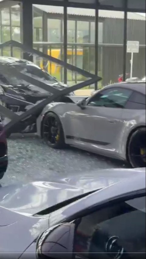 Xpander Penabrak Porsche GT 311 Diamankan di Polsek Teluknaga, Pengemudi Dititipkan ke Polres Metro Tangerang<br>