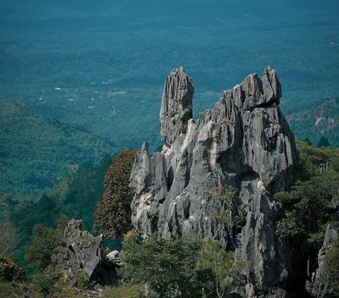 Pesona Batu Runciang di Sawahlunto, Kumpulan Bebatuan Karst Berbentuk Unik yang Instagramable