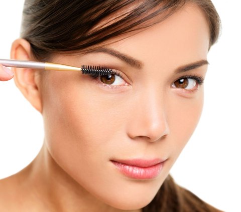 Eyelashes and Eyebrows Always On Point with Serum Treatment