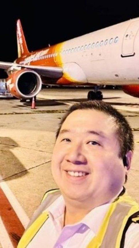Suddenly Changing Profession to Doctor, Pilot's Act of Assisting Passenger's Delivery Mid-flight Receives Praise
