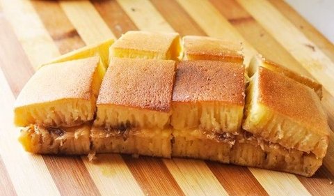 4. Martabak Manis vs Terang Bulan