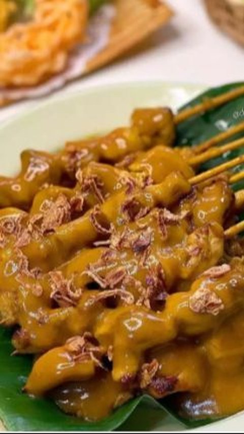 5. Sate: Langsung Dari Tusuk vs Dicopot Dulu Dagingnya