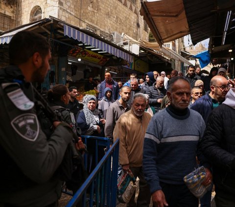 FOTO: Ribuan Polisi Israel Bersenjata Lengkap Dikerahkan di Masjid Al Aqsa Saat Jumat Pertama Ramadan