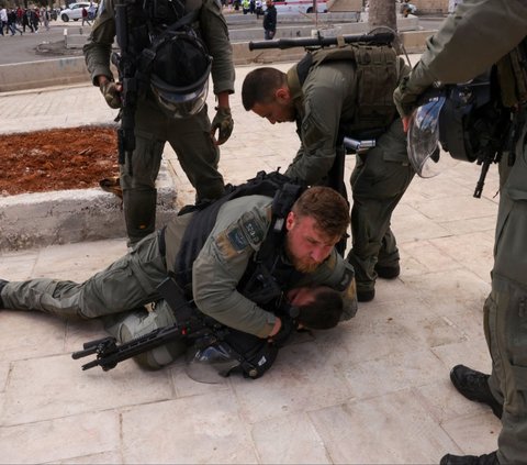 FOTO: Ribuan Polisi Israel Bersenjata Lengkap Dikerahkan di Masjid Al Aqsa Saat Jumat Pertama Ramadan