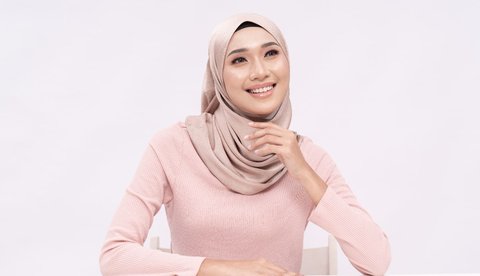 3. Use Satin Inner Hijab to Prevent Wrinkles