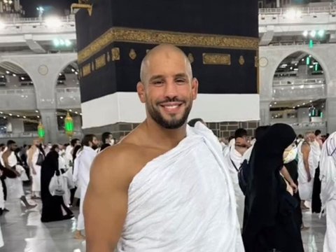 Potret Eko Patrio Bertemu dengan Atlet UFC Dunia saat Umrah di Tanah Suci, ini Sosoknya