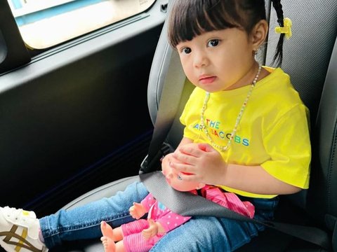 Foto-foto Lucu Ameena Anak Sulung Atta Halilintar & Aurel yang Sudah Masuk Sekolah, Gayanya Gemesin Banget!
