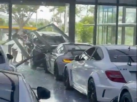 This is the Loss of the Showroom Owner After the Porsche GT3 Car Was Hit by a Mitsubishi Xpander Driver