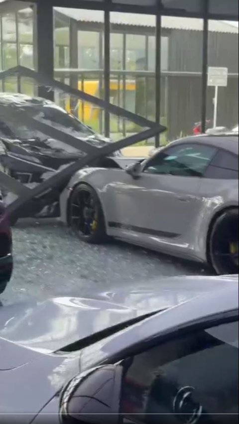 This is the Loss of the Showroom Owner After the Porsche GT3 Car Was Hit by a Mitsubishi Xpander Driver
