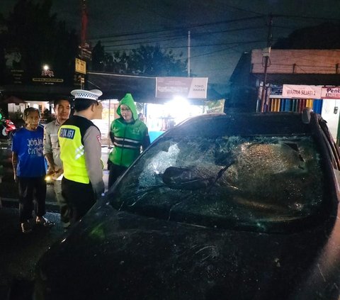 Bak Game GTA, Pengemudi Mabuk Pacu Mobil Pecah Ban Ugal-ugalan di Depok hingga Kecelakaan Tunggal