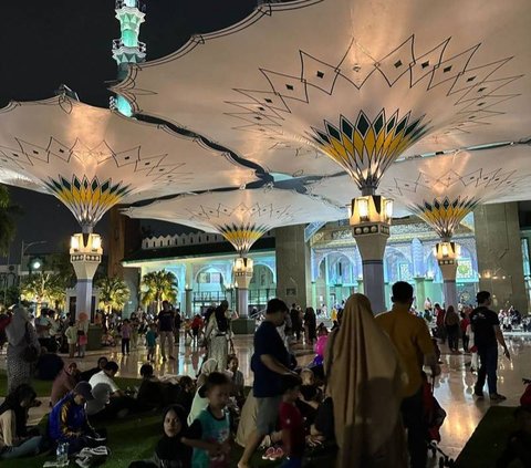 Deni Koeswara pun mengajak seluruh lapisan di wilayah Kota Tangerang maupun luar daerah untuk merayakan bulan Ramadan di Masjid Raya Al A’zhom dengan serangkaian kegiatan rutin pada bulan Ramadan.