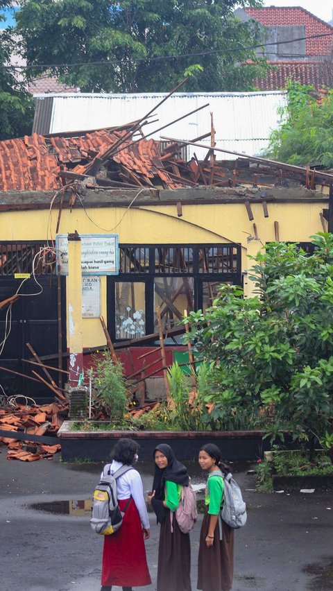 Beruntung tak ada korban jiwa dalam insiden tersebut. Merdeka.com/Arie Basuki