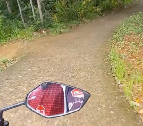 Sempat Viral Dua Bocah SD Naik Motor Tersangkut di Atap Rumah, Ternyata Begini Penampakan Jalan yang Dilalui