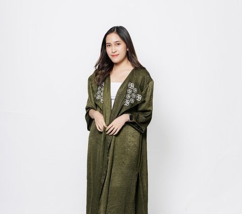 Streetwear Touch on Modest Look for Hari Raya