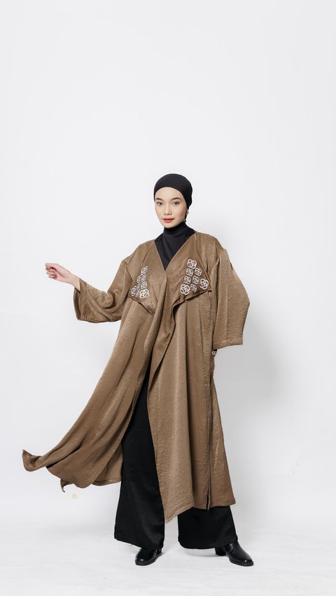 Streetwear Touch on Modest Look for Hari Raya