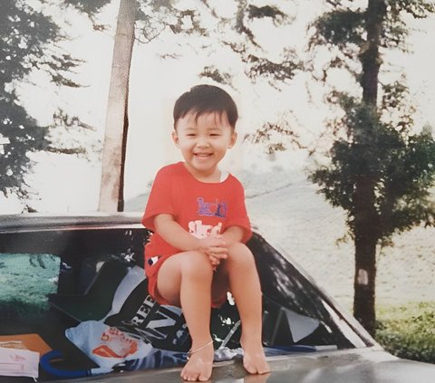 This Child Became Famous as a Member of a Famous Boy Band in His Era and Just Bought a House from Selling Seblak