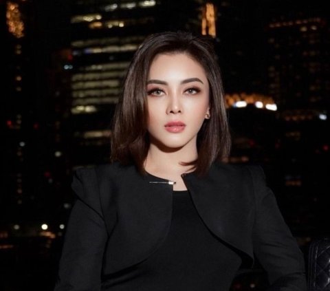 Potret Terbaru 'Hot Mom' Dhena Devanka Usai Oplas di Korea Selatan, Makin Cantik Segar & Pipi Lebih Tirus