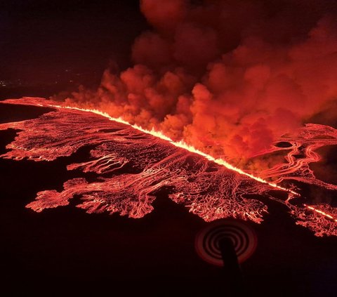 FOTO: Penampakan Letusan Keempat Gunung Berapi di Islandia Ciptakan Celah Baru, Cahaya Lava Bikin Langit Malam Terang Berwarna Oranye