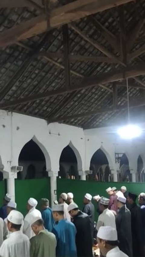 Bukan Arab, di Masjid Indonesia ada Tarawih dengan Durasi Terlama, Lafalkan 30 Juz Alquran <br>